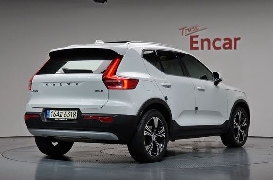 Volvo XC40 B4 Inscription — пробег 74 188 км — фото 2 из 5