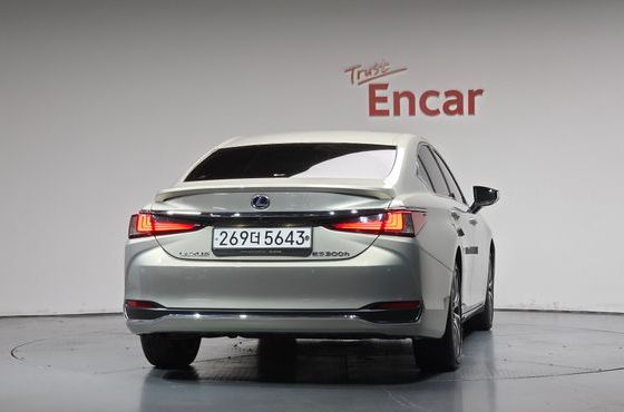 Lexus ES Luxury — пробег 40 656 км — фото 4 из 5
