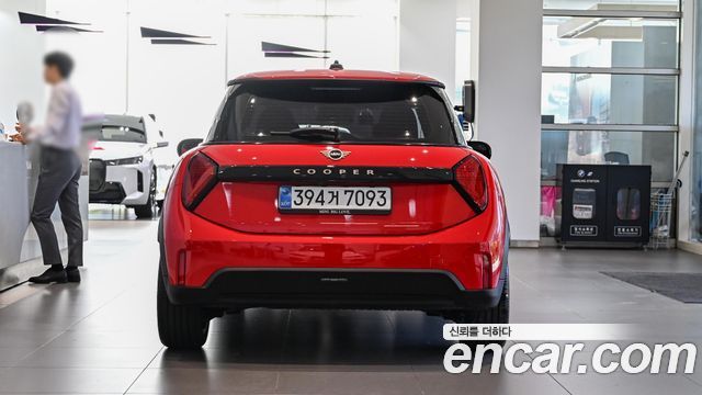 Mini Cooper Essential — пробег 4 154 км — фото 3 из 5