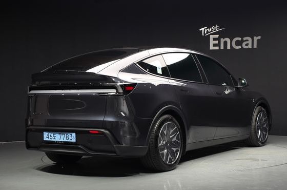 Tesla Model Y L Long Range AWD — пробег 5 441 км — фото 2 из 5
