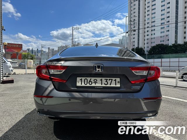 Honda Accord 2.0 Hybrid Touring — пробег 87 660 км — фото 4 из 5
