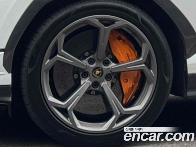 Lamborghini Urus из Кореи Encar