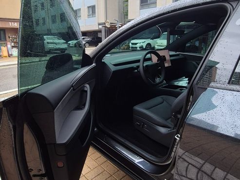 Tesla Model Y RWD — пробег 1 658 км — фото 4 из 5