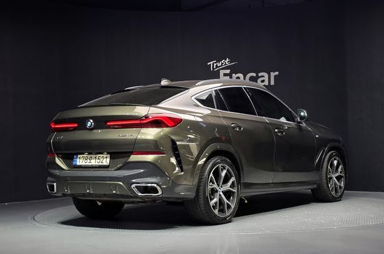 BMW X6 xDrive40i M Sport — пробег 66 467 км — фото 2 из 5
