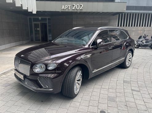 Bentley Bentayga 4.0 V8 EWB First Edition — пробег 9 815 км — фото 1 из 5