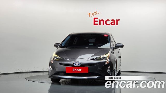 Toyota Prius 1.8 E — пробег 128 682 км — фото 3 из 5