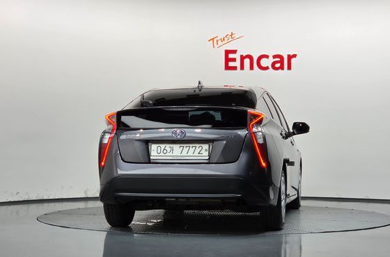 Toyota Prius 1.8 E — пробег 128 682 км — фото 4 из 5