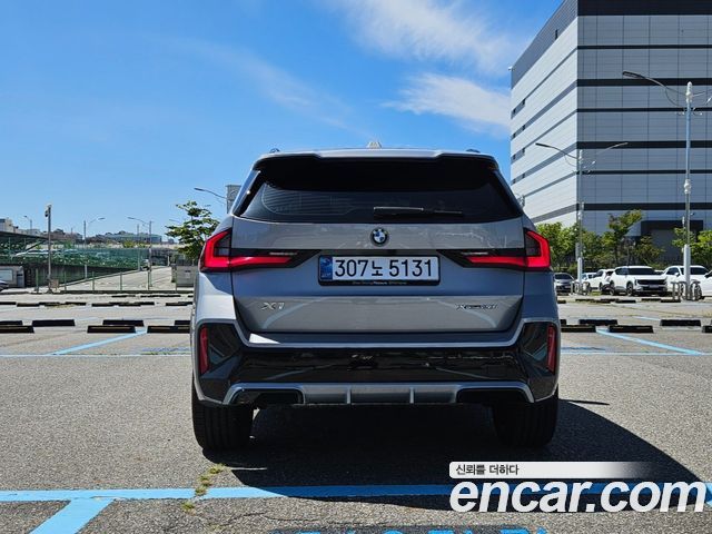 BMW X1 xDrive 20i M Sport — пробег 19 500 км — фото 5 из 5