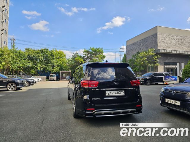 Kia Carnival 9-Seater Noblesse Special — пробег 163 000 км — фото 4 из 5