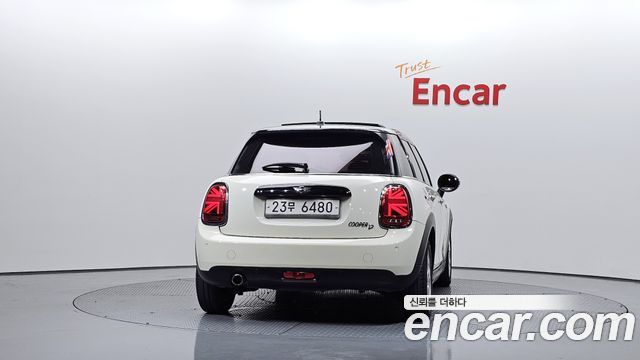 Mini Cooper 5Door Mid 3rd — пробег 55 636 км — фото 4 из 5