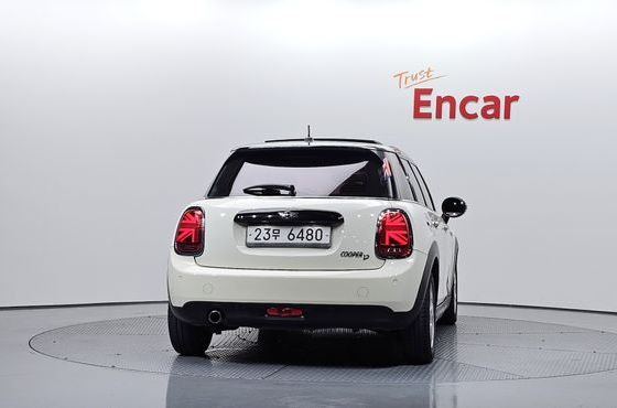 Mini Cooper 5Door Mid 3rd — пробег 55 636 км — фото 4 из 5