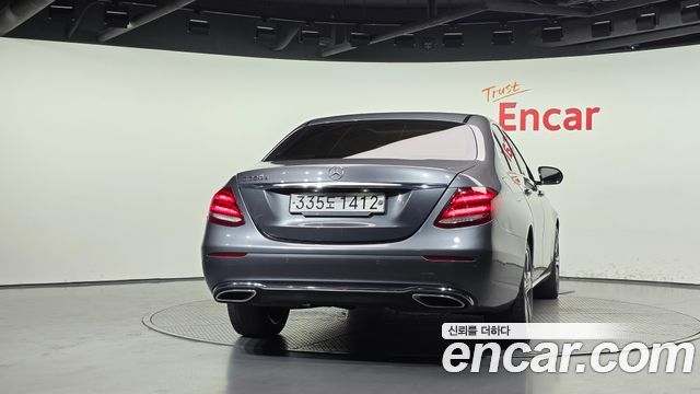 Mercedes-Benz E-Class E220d Avantgarde — пробег 150 379 км — фото 4 из 5