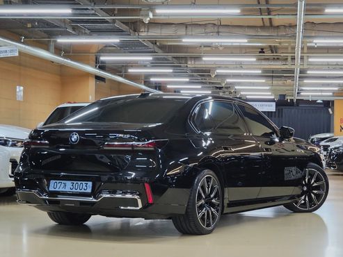 BMW i7 M70 xDrive M Performance — пробег 5 639 км — фото 3 из 5