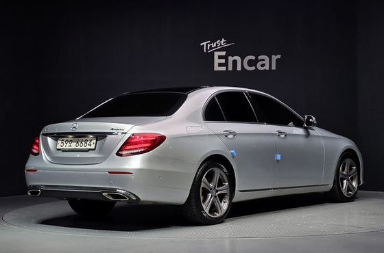 Mercedes-Benz E-Class E300 4MATIC Avnatgarde — пробег 57 430 км — фото 2 из 5