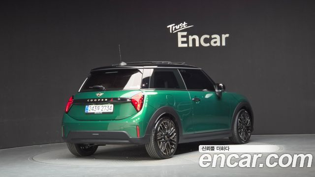 Mini Cooper Favoured — пробег 10 027 км — фото 2 из 5