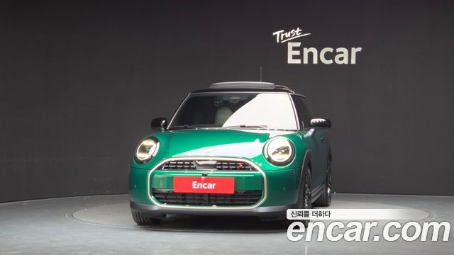 Mini Cooper Favoured — пробег 10 027 км — фото 3 из 5