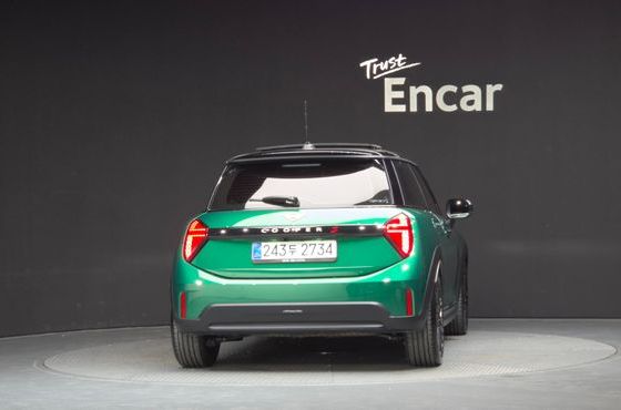 Mini Cooper Favoured — пробег 10 027 км — фото 4 из 5