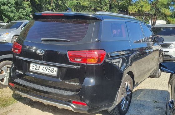 Kia Carnival 7-Seater Limousine VIP — пробег 93 793 км — фото 5 из 5