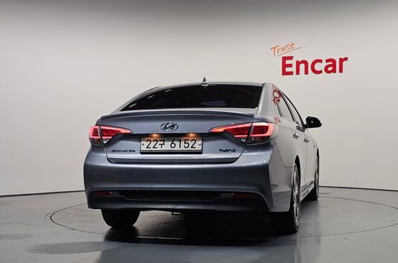 Hyundai Sonata 2.0 HEV Premium — пробег 89 730 км — фото 4 из 5