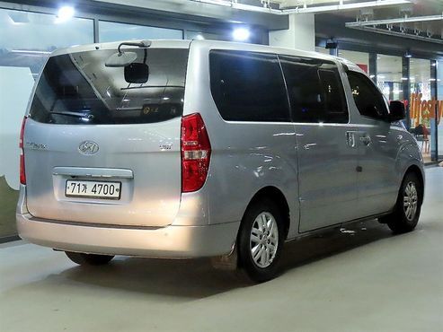 Hyundai Starex 12-Seater Wagon Smart — пробег 196 183 км — фото 4 из 5