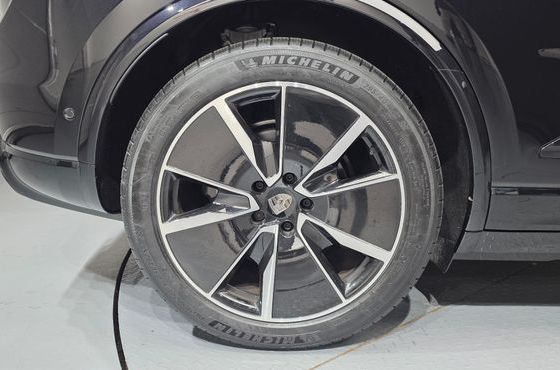 Porsche Macan Turbo — пробег 2 614 км — фото 5 из 5