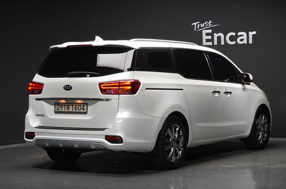 Kia Carnival 9-Seater Noblesse Special — пробег 168 453 км — фото 2 из 5
