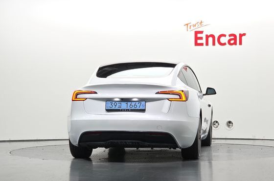 Tesla Model 3 스탠다드 RWD — пробег 1 996 км — фото 4 из 5