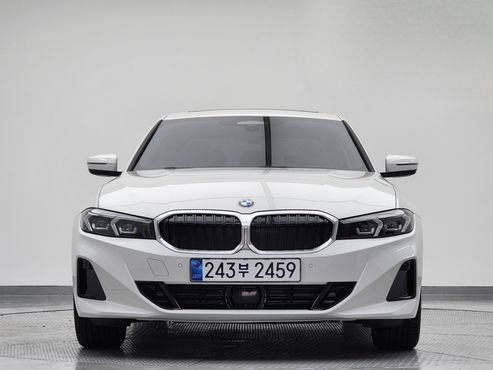 BMW 3-Series 320i — пробег 4 227 км — фото 3 из 5