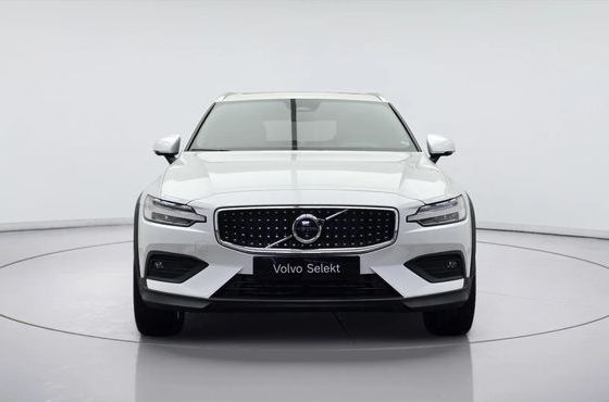 Volvo V60 B5 Ultra AWD — пробег 10 773 км — фото 2 из 5