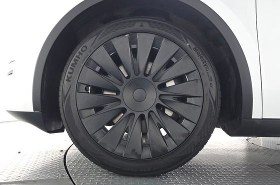 Tesla Model Y RWD — пробег 24 558 км — фото 5 из 5