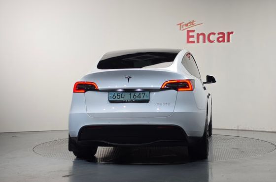 Tesla Model Y Long Range AWD — пробег 68 692 км — фото 4 из 5