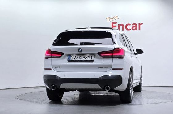 BMW X1 xDrive 20i M Sport — пробег 33 635 км — фото 4 из 5