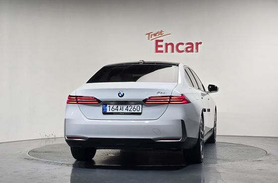 BMW 5-Series 520i — пробег 8 999 км — фото 4 из 5