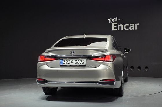 Lexus ES Executive — пробег 14 274 км — фото 4 из 5