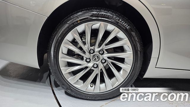 Lexus ES Executive — пробег 14 274 км — фото 5 из 5