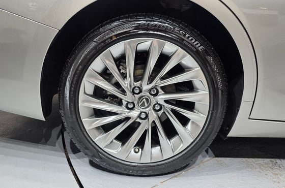 Lexus ES Executive — пробег 14 274 км — фото 5 из 5