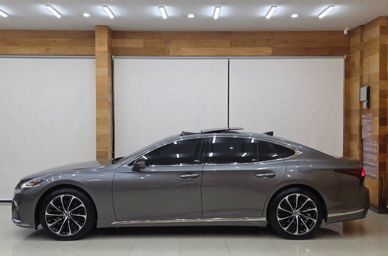 Lexus LS 3.5 Luxury AWD — пробег 145 310 км — фото 5 из 5