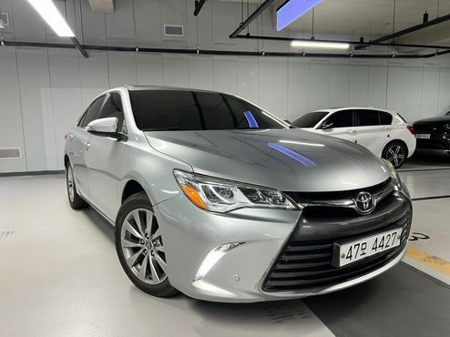 Toyota Camry 2.5 XLE — пробег 77 181 км — фото 3 из 5
