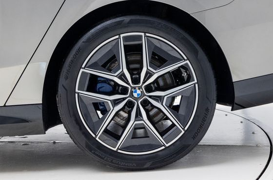 BMW 5-Series 523d M Sport — пробег 10 100 км — фото 5 из 5