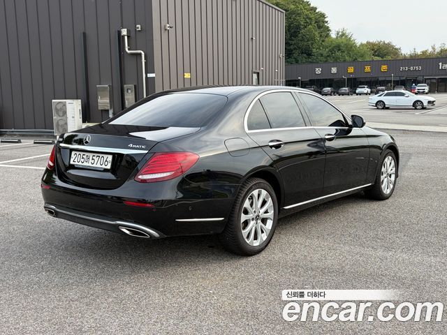 Mercedes-Benz E-Class E300 4MATIC Exclusive — пробег 68 000 км — фото 2 из 5