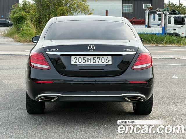 Mercedes-Benz E-Class E300 4MATIC Exclusive — пробег 68 000 км — фото 4 из 5