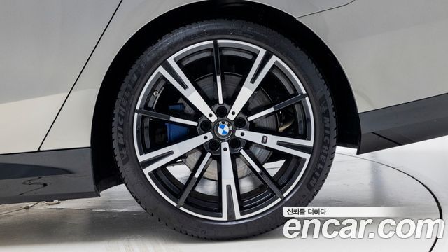BMW 5-Series 530e M Sport — пробег 7 440 км — фото 5 из 5