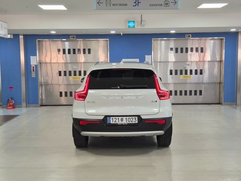Volvo XC40 B4 Ultra Bright — пробег 17 276 км — фото 4 из 5