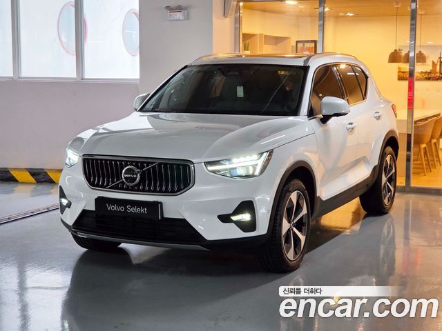 Volvo XC40 B4 Ultra Bright — пробег 369 км — фото 1 из 5