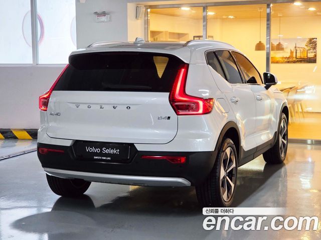 Volvo XC40 B4 Ultra Bright — пробег 369 км — фото 2 из 5