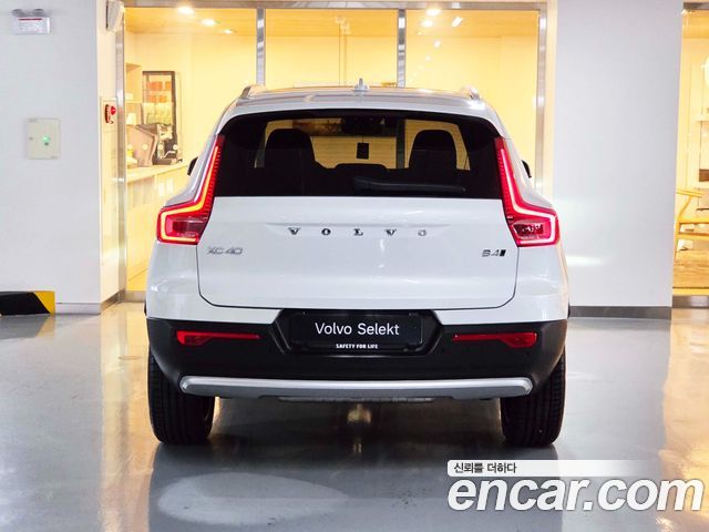 Volvo XC40 B4 Ultra Bright — пробег 369 км — фото 4 из 5