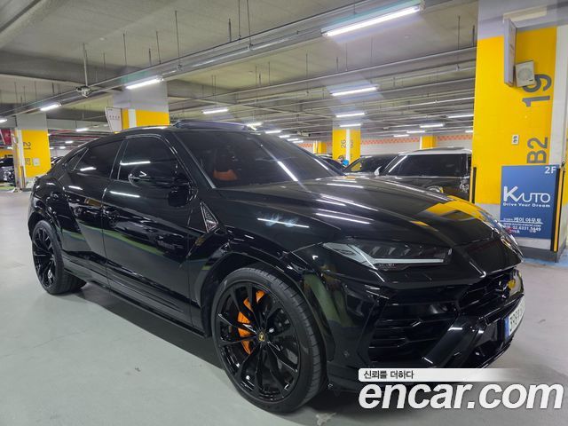 Lamborghini Urus 4.0 V8 — пробег 10 000 км — фото 3 из 5