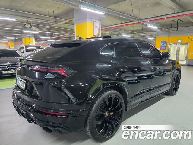 Lamborghini Urus 4.0 V8 — пробег 10 000 км — фото 4 из 5
