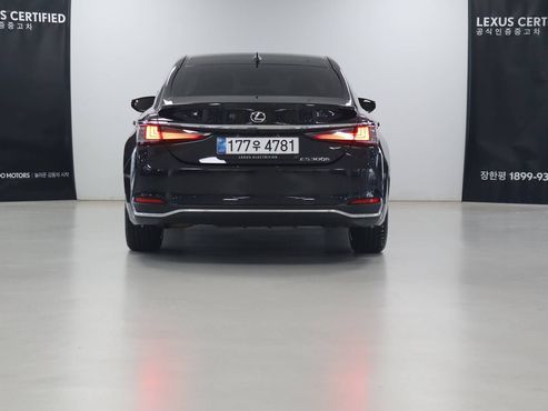 Lexus ES Executive — пробег 15 713 км — фото 4 из 5