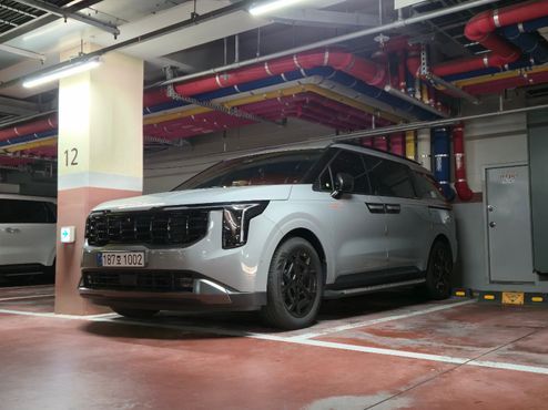 Kia Carnival HEV 7-Seater X Line — пробег 9 000 км — фото 2 из 5